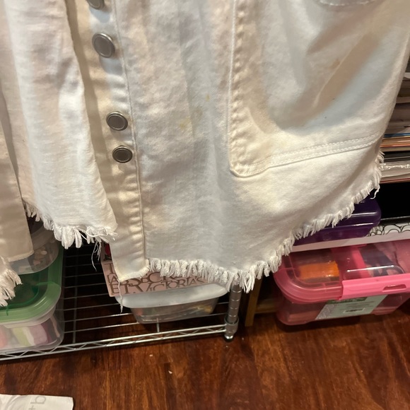 Off white long sleeve jean jacket with worn looking bottom - Picture 5 of 5